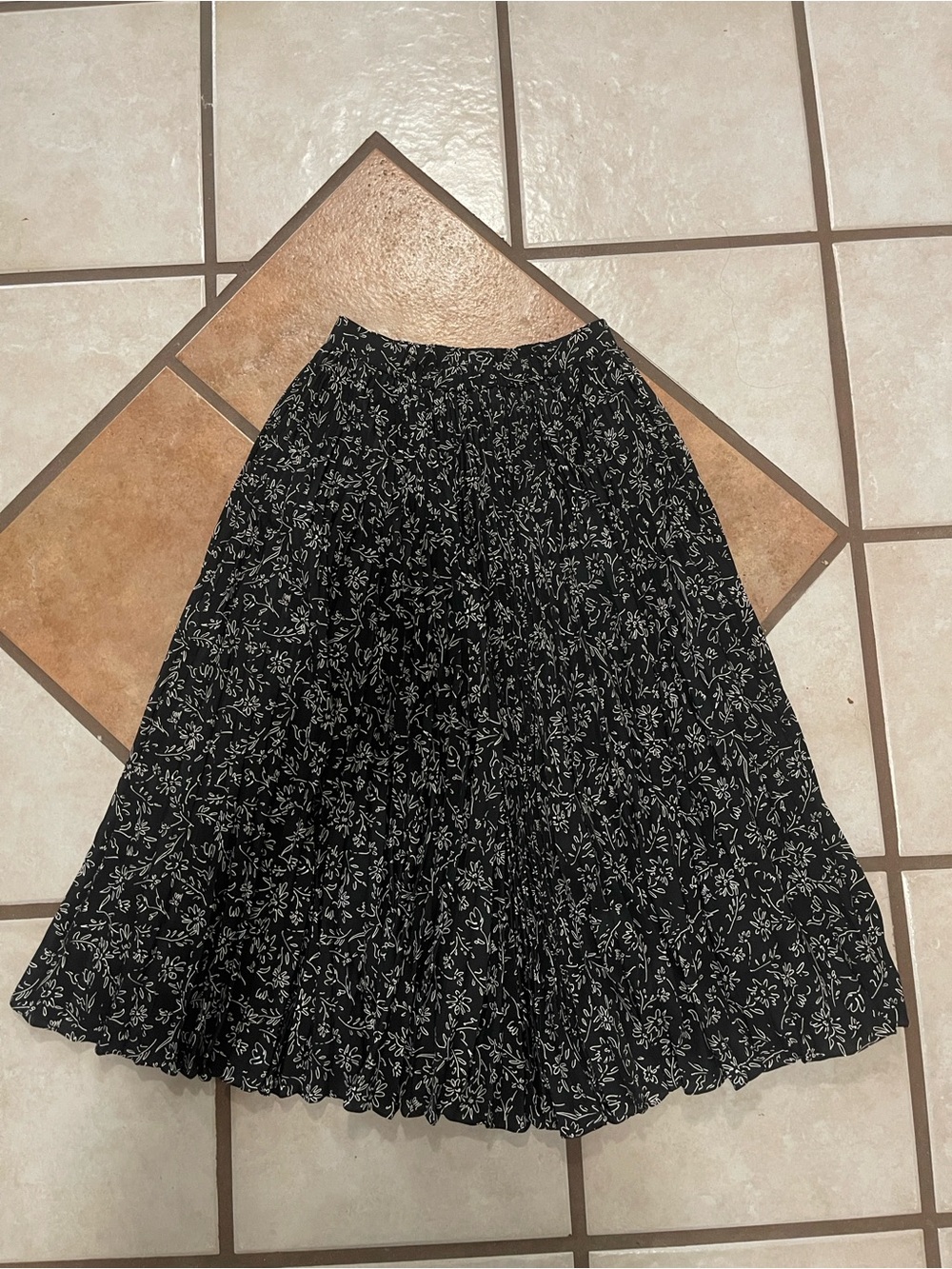 Black Floral pleaded A-Line Midi Skirt - size 9